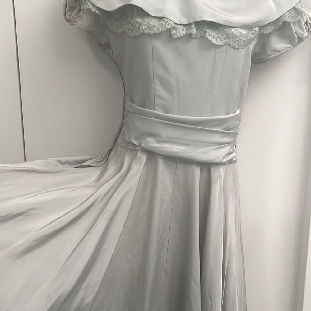Gone With the Wind vintage Hollywood
Taffeta/satin seafoam off-shoulder gown